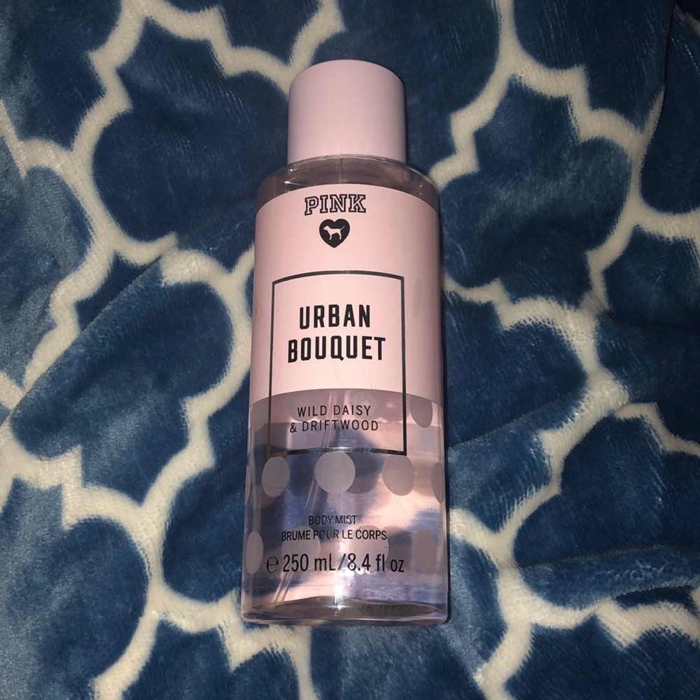 VS Pink Urban Bouquet daisy driftwood body mist